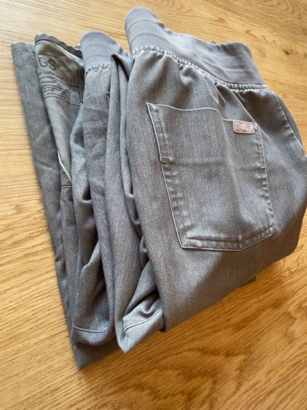 Figs Bundle- Gray Women's Scrub Pants, Scrub Shirt